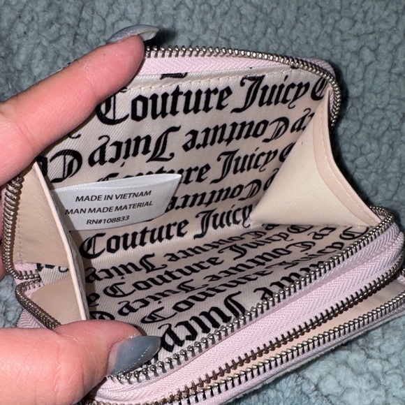Juicy Couture -NWT Cream &Pink  Velvet Wallet - Picture 10 of 12